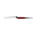 Swyng® non-stick bipolare Pinzette in rot mit abgewinkelter Spitze, entwickelt für präzise Gefäßversiegelung und ergonomisches Arbeiten in der Mikrochirurgie.