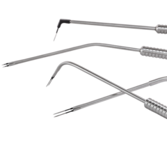 Mehrere lange bipolare RaVoR™ Elektroden in unterschiedlichen Spitzenformen auf weißem Hintergrund