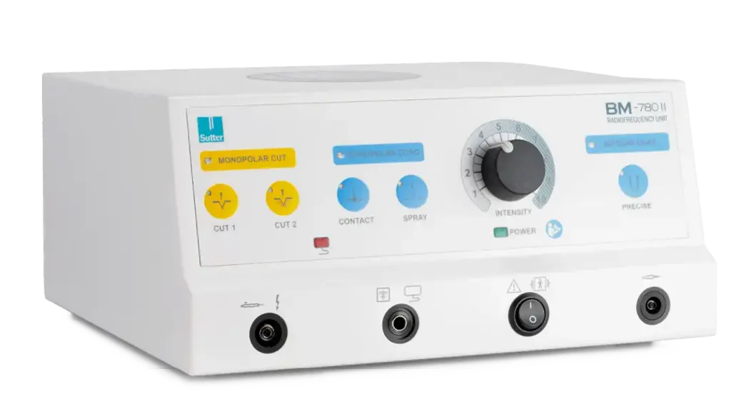 Seitenansicht des BM-780 II Radiofrequenz-Generators mit Drehregler, Funktionsknöpfen und Anschlüssen für bipolare und monopolare Instrumente, geeignet für präzises Schneiden und Koagulieren in chirurgischen Anwendungen.